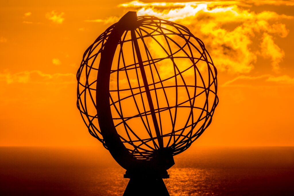globe noordkaap sunset